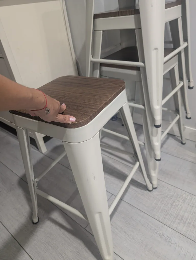 Set of 4 White Bar Stools image indicator(5)