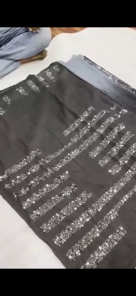 Black Sequin Saree image indicator(3)