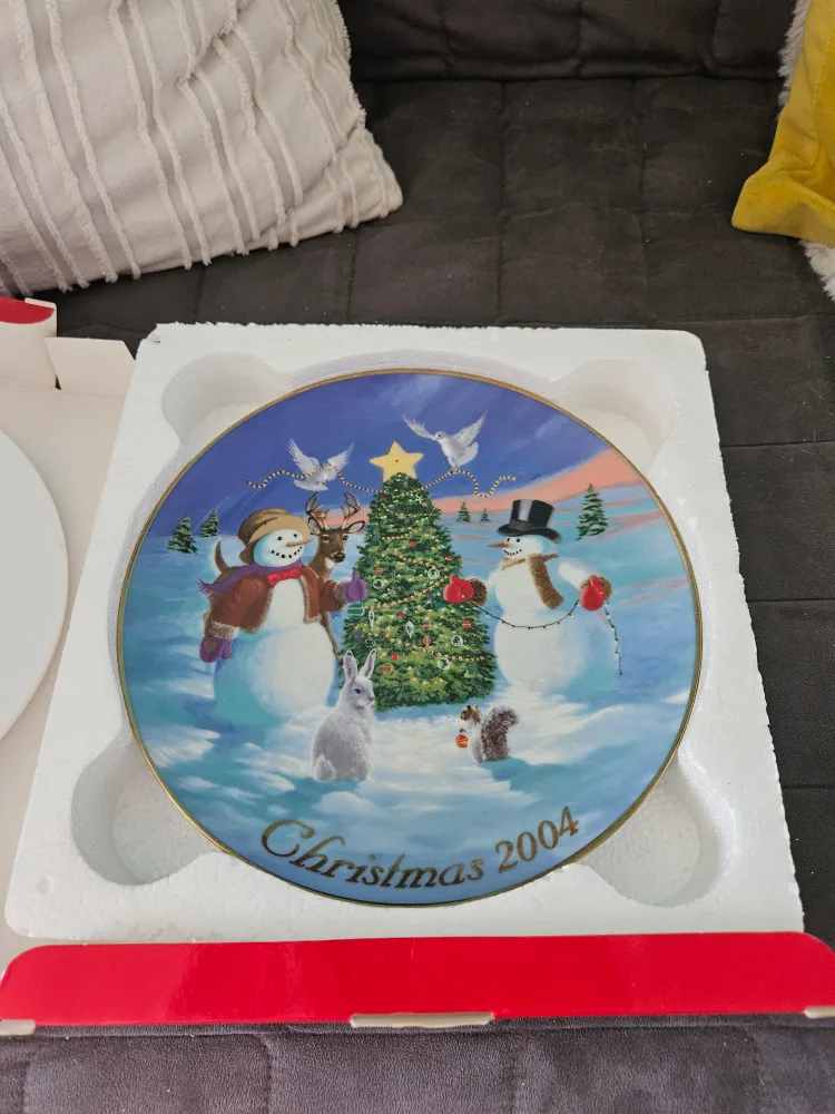 Avon Collectible Christmas Plates (2004-2009) image indicator(3)