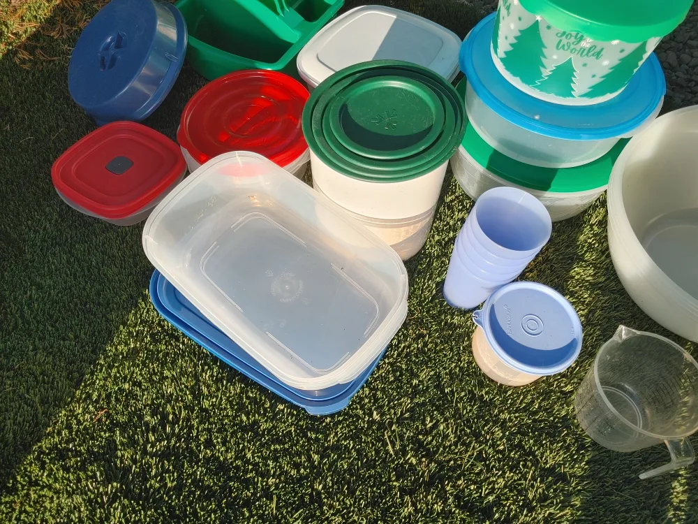Mixed Lot of Food Storage Containers thumbnail