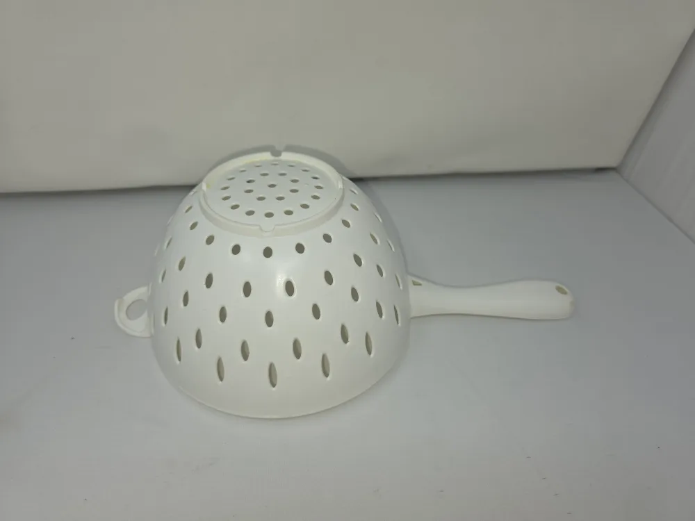 White Plastic Colander 🇨🇦 image indicator(2)