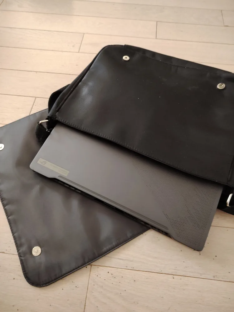 Large laptop Bag - Black image indicator(3)