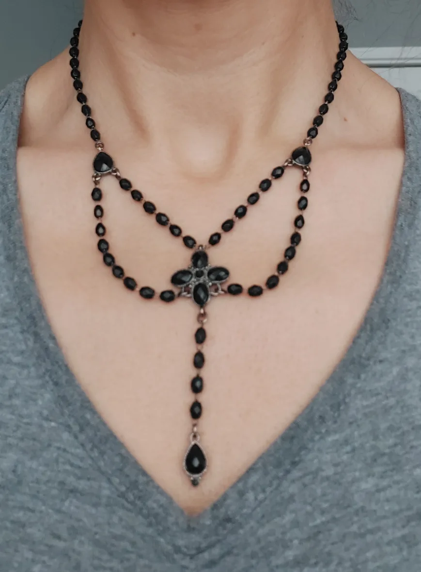 🇨🇦Black Beaded Necklace thumbnail