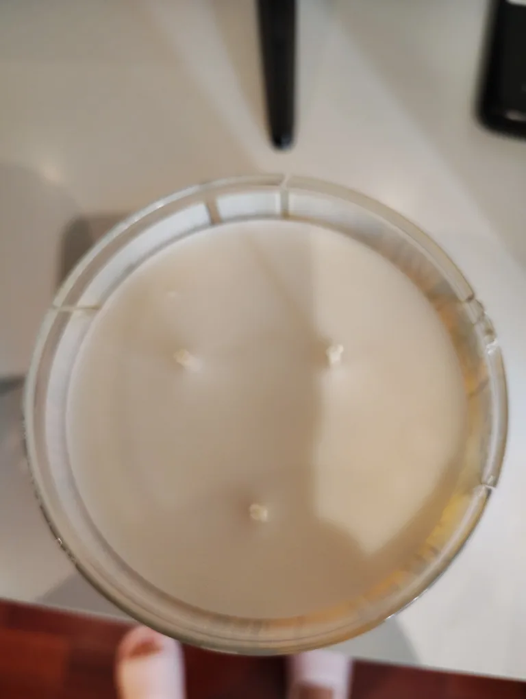 Bath & Body Works Leaves Scented Candle image indicator(2)