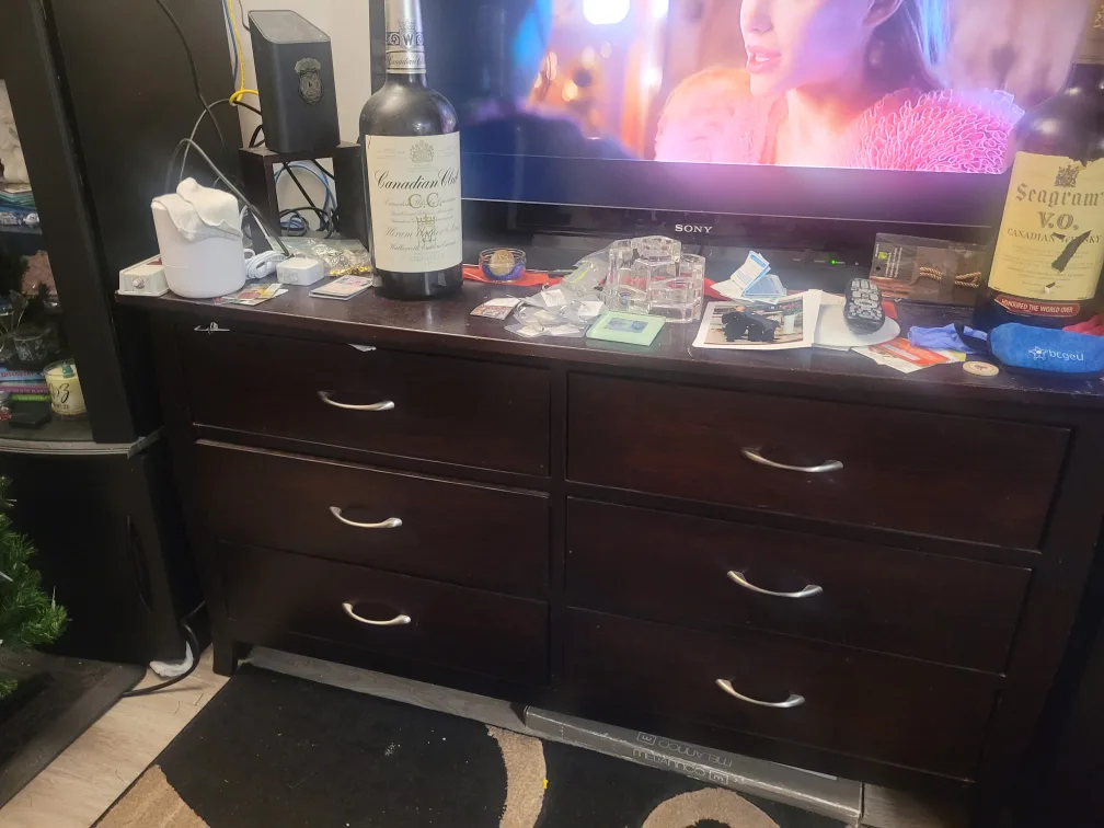 Thrifty priced Dark brown 6-drawer dresser image indicator(2)