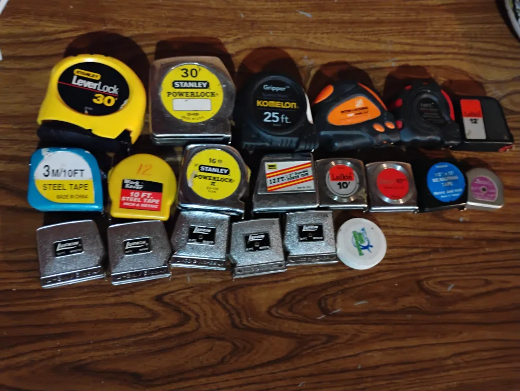 Variety of Measuring Tapes: Stanley, Komelon, Lufkin thumbnail