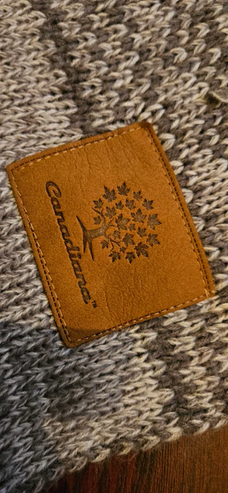 Canadian Blanket with Maple Leaf Design image indicator(3)