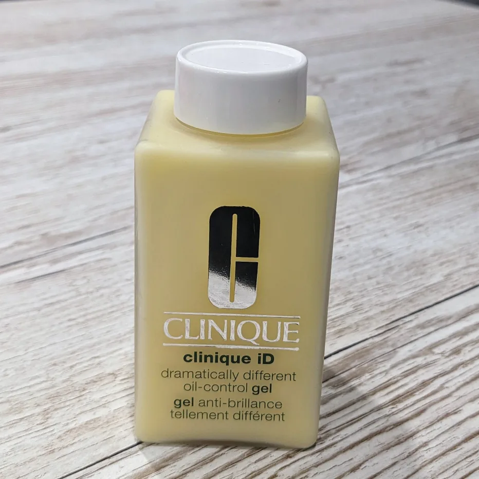 🇨🇦 Clinique iD Dramatically Different Oil-Control Gel thumbnail