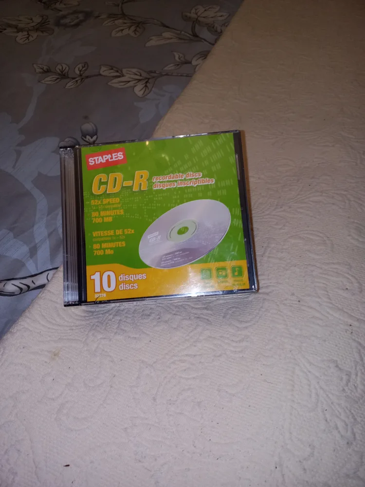Staples CD - R Recordable Discs - 10 Pk - New thumbnail