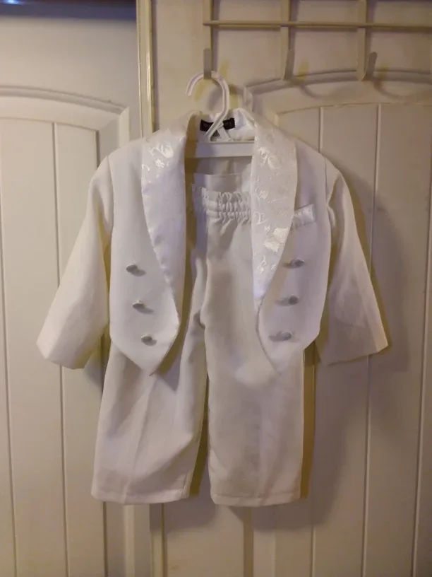 Boys White Tuxedo Suit  🇨🇦 thumbnail