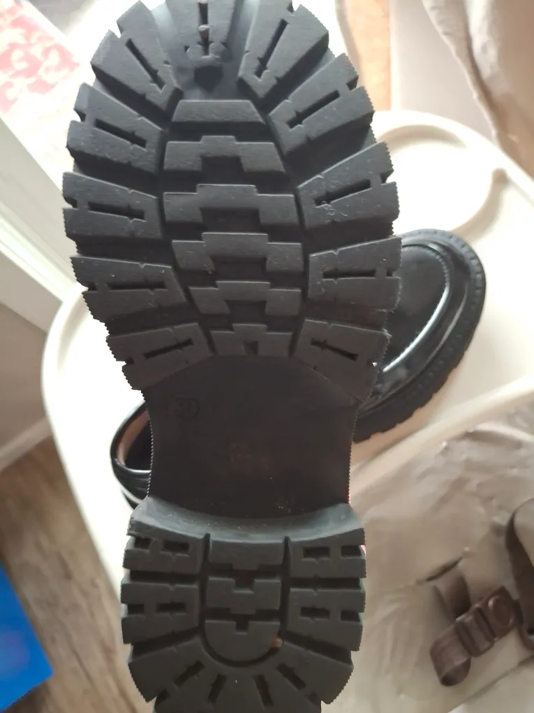 Charlotte's Loft Black Loafers - Size 37 image indicator(3)