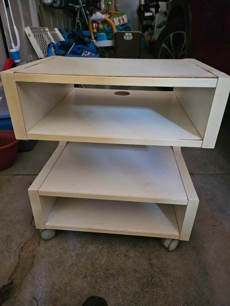 White Wooden table 🇨🇦 thumbnail