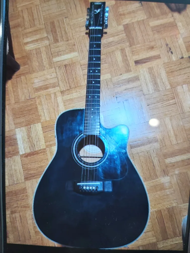 Acoustic Guitars - Yamaha & Dean image indicator(2)