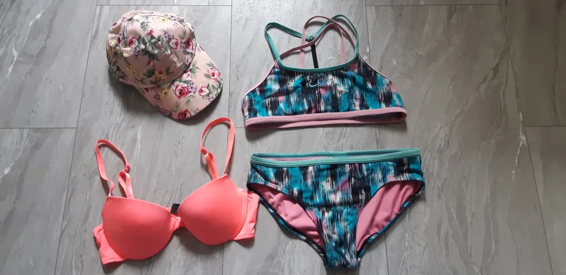 Mixed girls clothing lot for 9-11y.old image indicator(2)