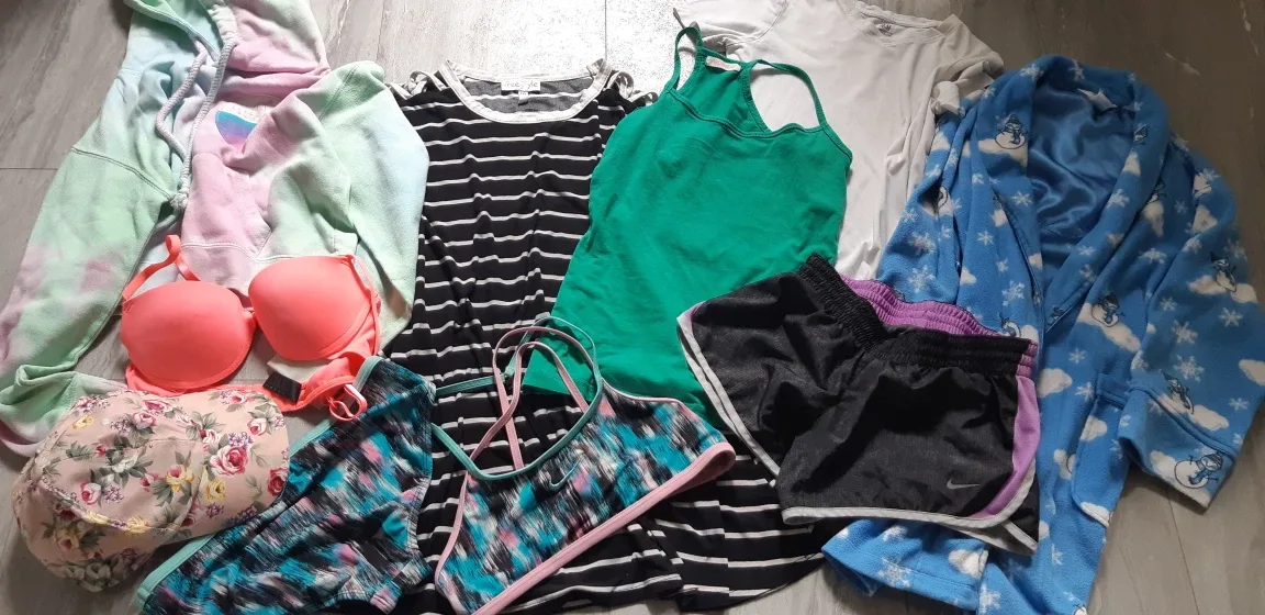 Mixed girls clothing lot for 9-11y.old image indicator(6)