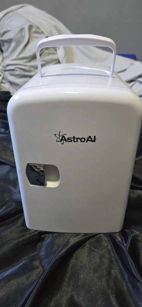 AstroAI Mini Fridge - White image indicator(3)