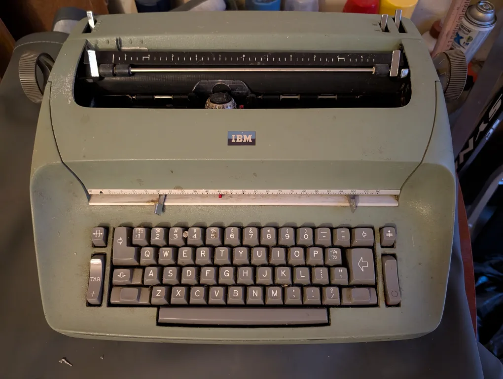 Vintage IBM Selectric Typewriter model 72 🇨🇦 thumbnail
