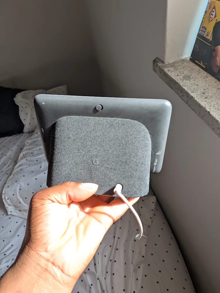 Google Nest Hub (2nd Gen) - Charcoal image indicator(2)