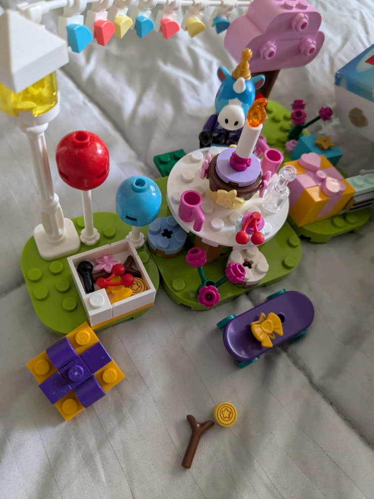 LEGO Animal Crossing Julian's Birthday Party Set 77046 - photo 5