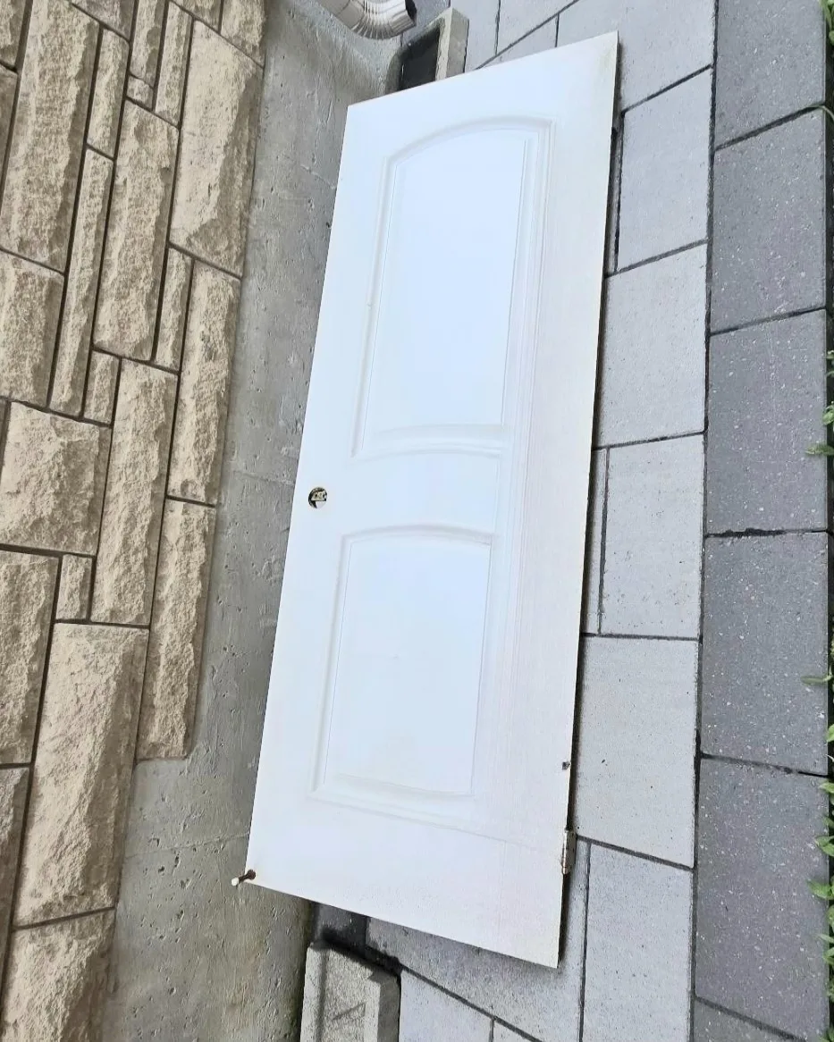 FREE - White Interior Door thumbnail