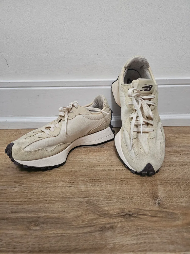W sz 8 New Balance 327 thumbnail
