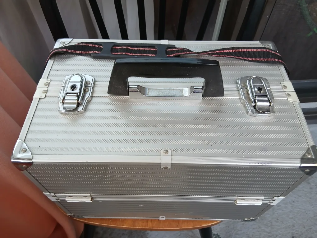 Silver Aluminum Make-up Case or Jewelry Organizer Box thumbnail