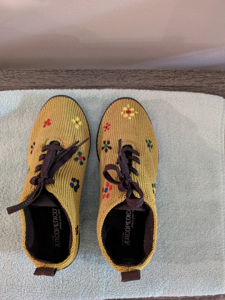 Arcopedico Walking Shoes -  Size 6 image indicator(3)