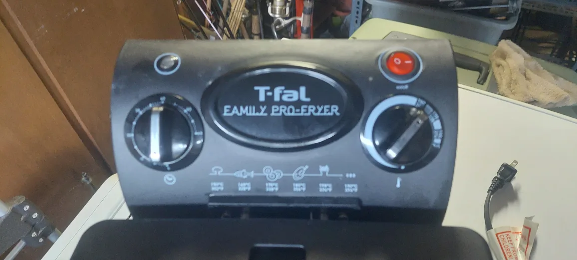 T-fal Family Pro FR4022 Deep Fryer image indicator(4)