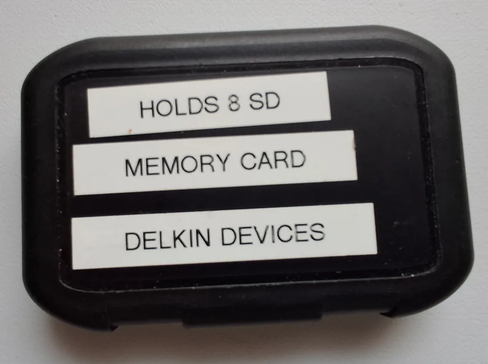 HOLDS 8 SH MEMORY CARD DELKIN DEVICES thumbnail