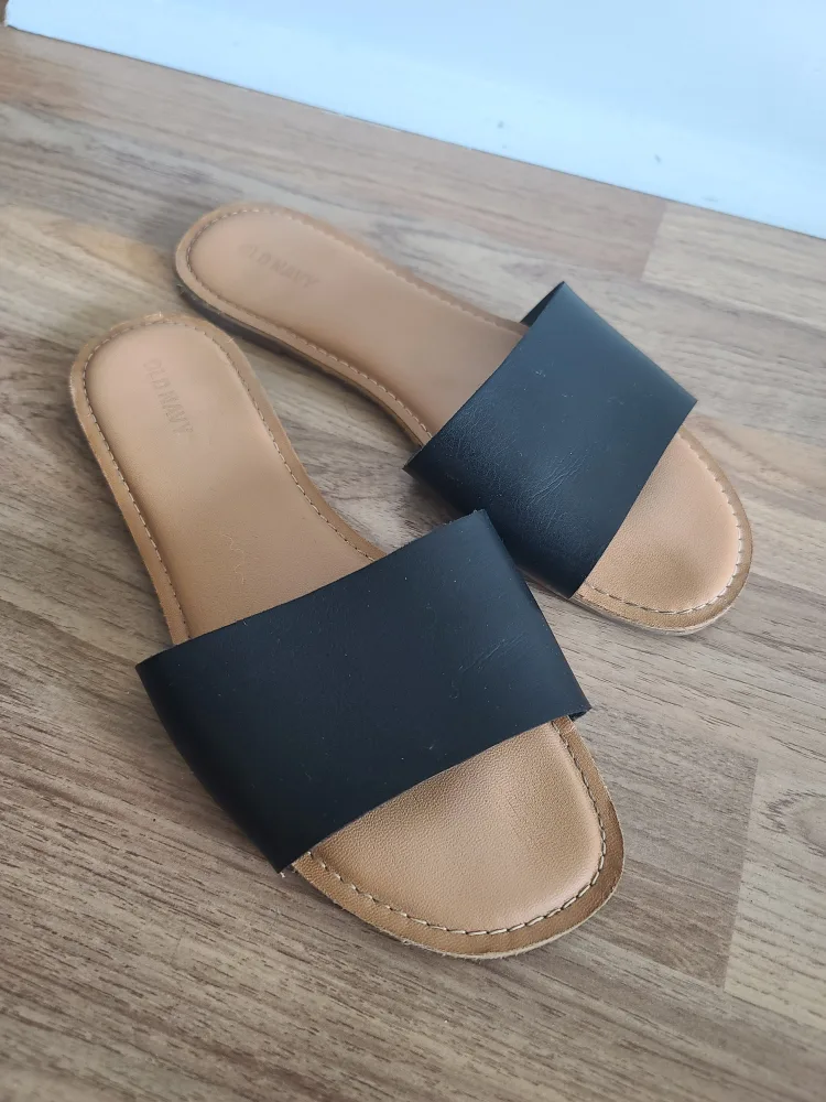 Old Navy Black Sandals - Size 8 thumbnail