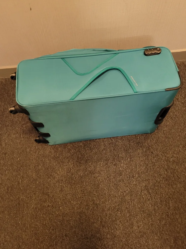 American Tourister/ Samsonite Teal Suitcase image indicator(3)