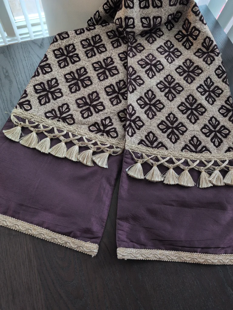 SET - Decorative Purple & Gold Pillows and Table Runner 🇨🇦 image indicator(3)