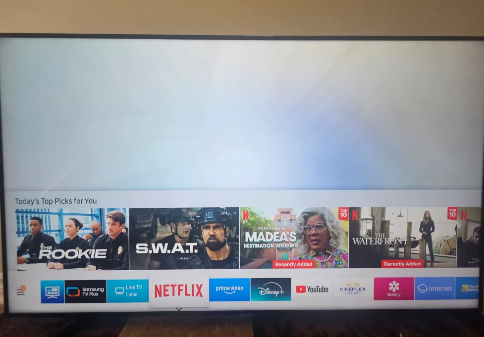 Samsung 65" QLED 4K Smart TV - Like New! thumbnail