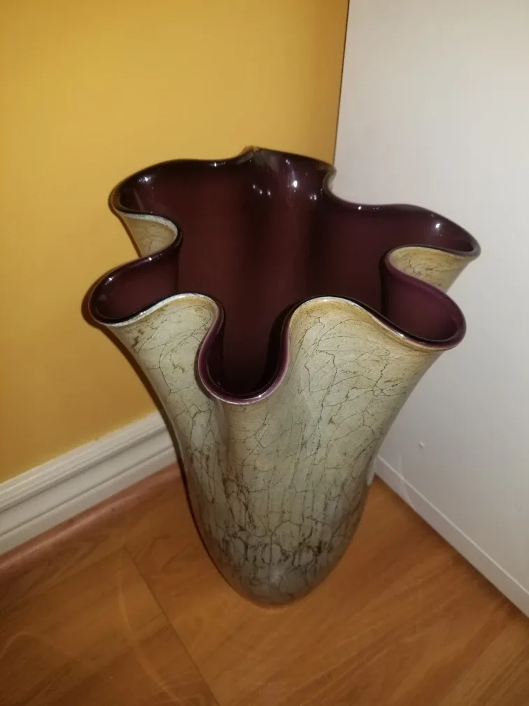 Decorative Beige and Brown Vase image indicator(7)