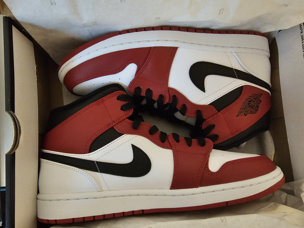 Nike Air Jordan 1 Chicago mid 2020 Brand New