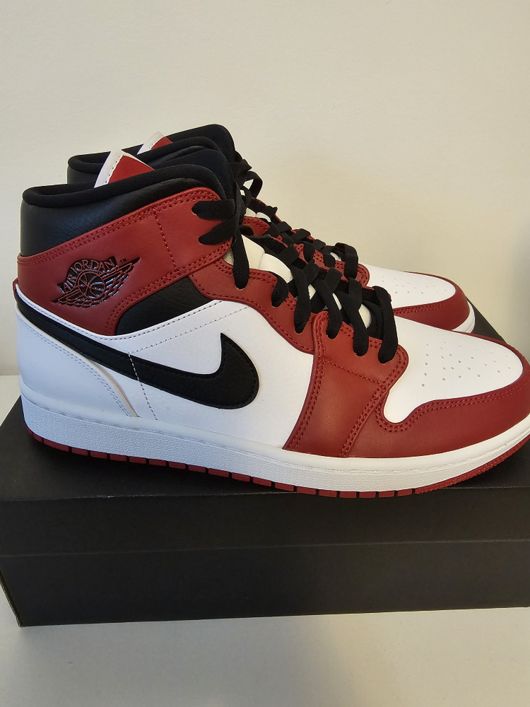 Nike Air Jordan 1 Chicago mid 2020 Brand New - photo 2