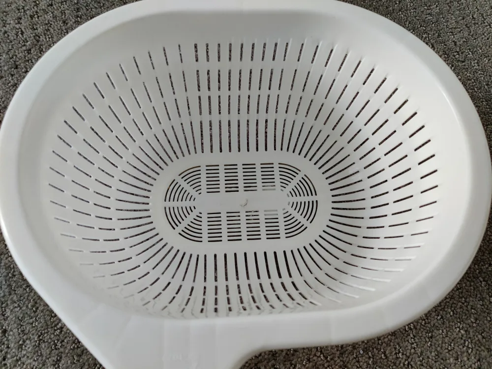 Colander / Strainer - White Oval with Hanging Hook image indicator(3)