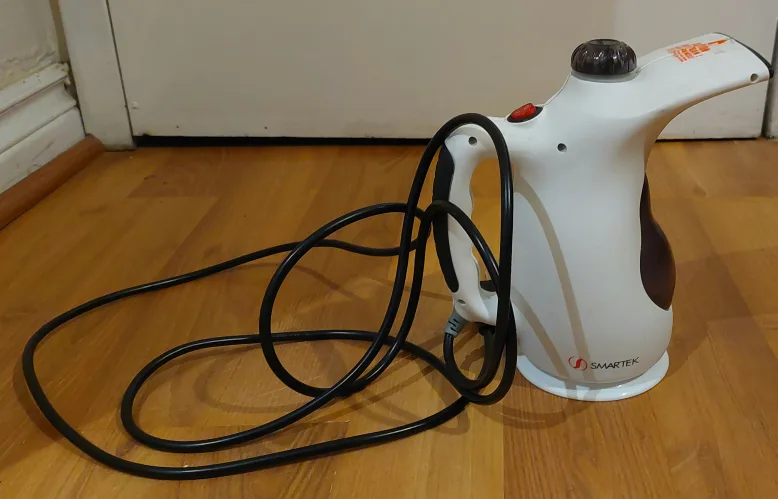 Smartek Handheld Garment Steamer thumbnail