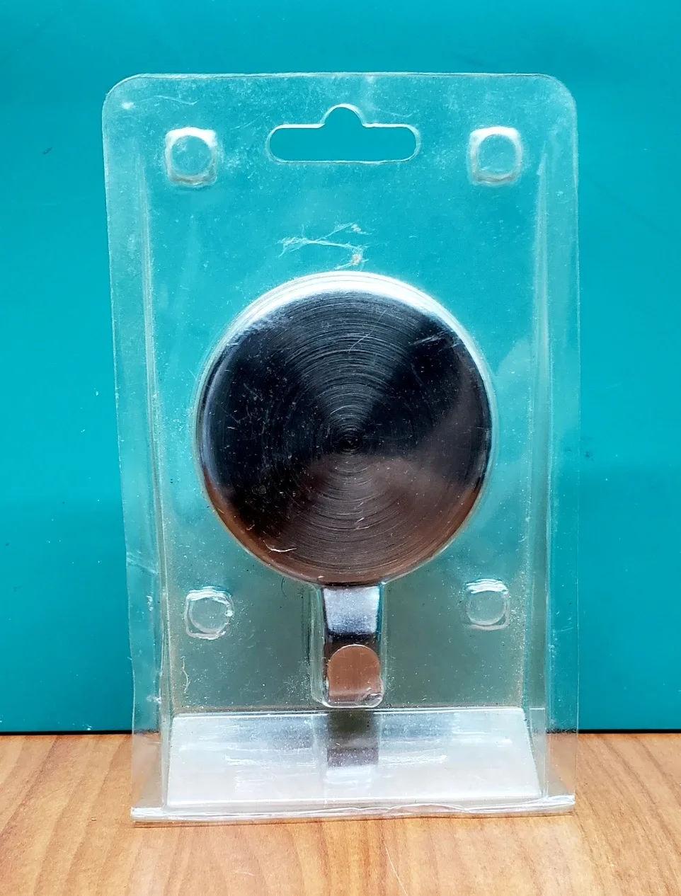 Magnetic Wreath Hangers thumbnail
