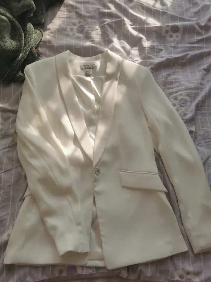 H&M White Blazer - Size 8 thumbnail