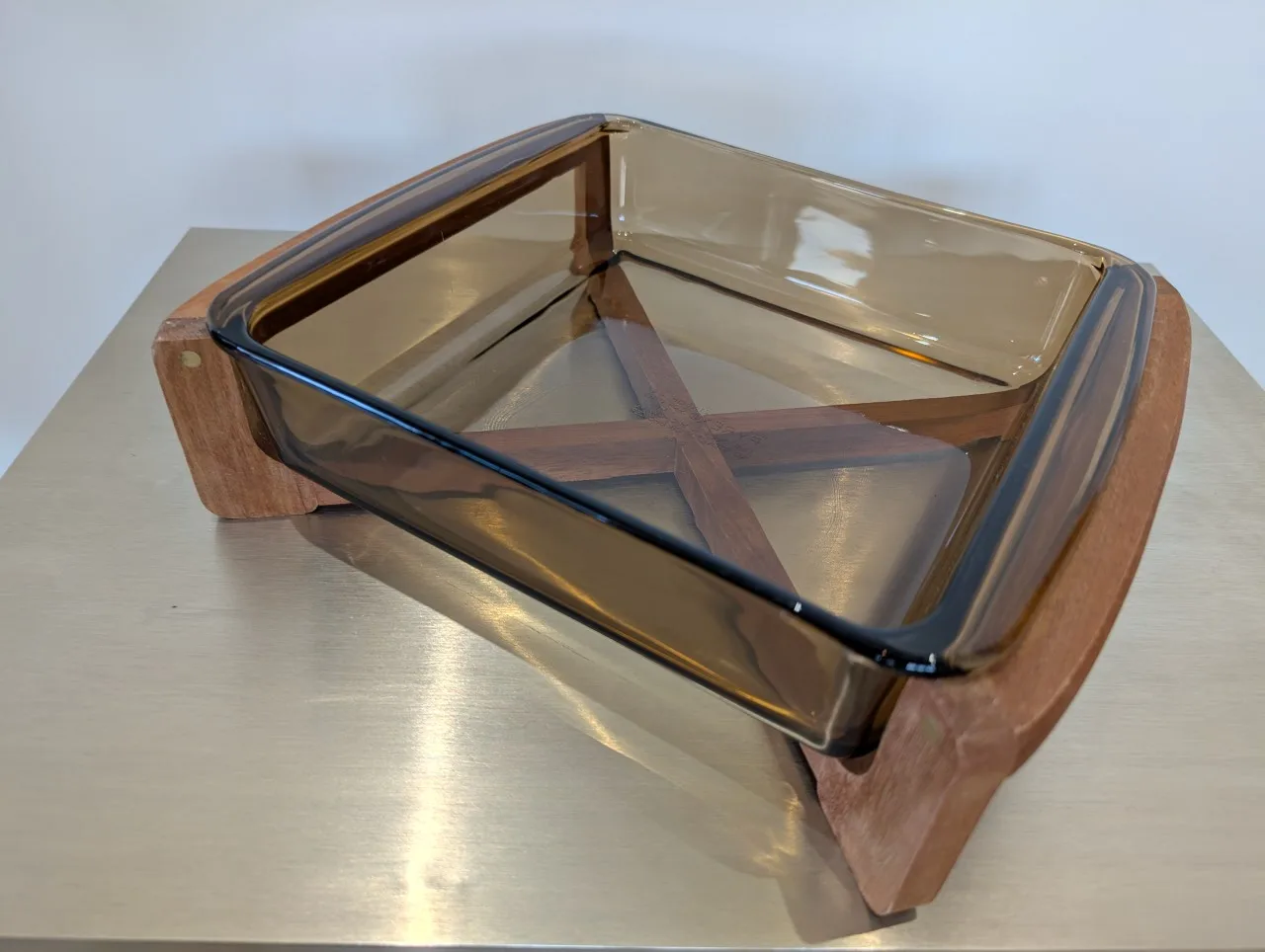 Pyrex 222 Cake Dish with Wood Holder thumbnail