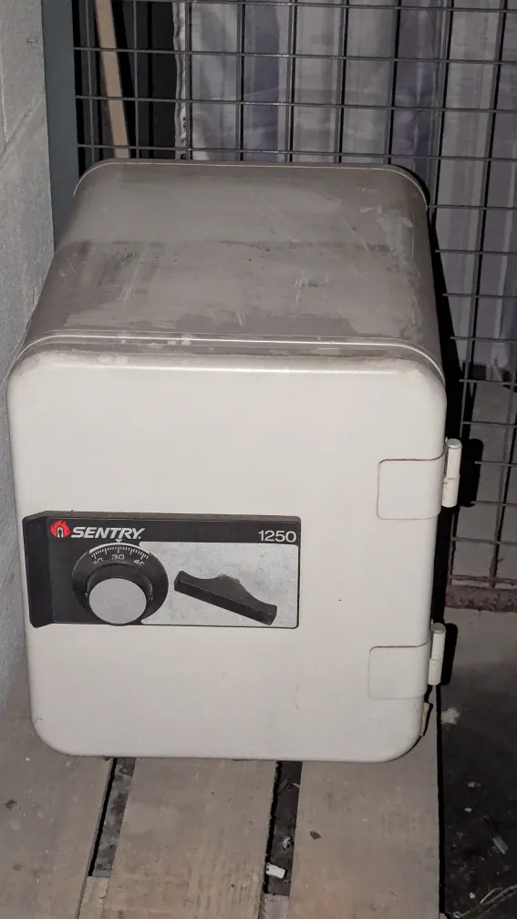 Sentry 1250  Fire Proof safe. Open but NO Combination 🇨🇦 thumbnail