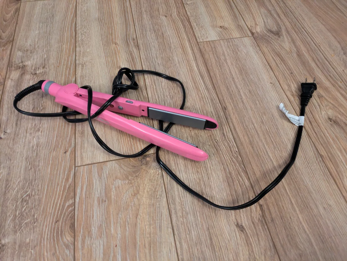 Conair Hair Straightener - Pink image indicator(3)