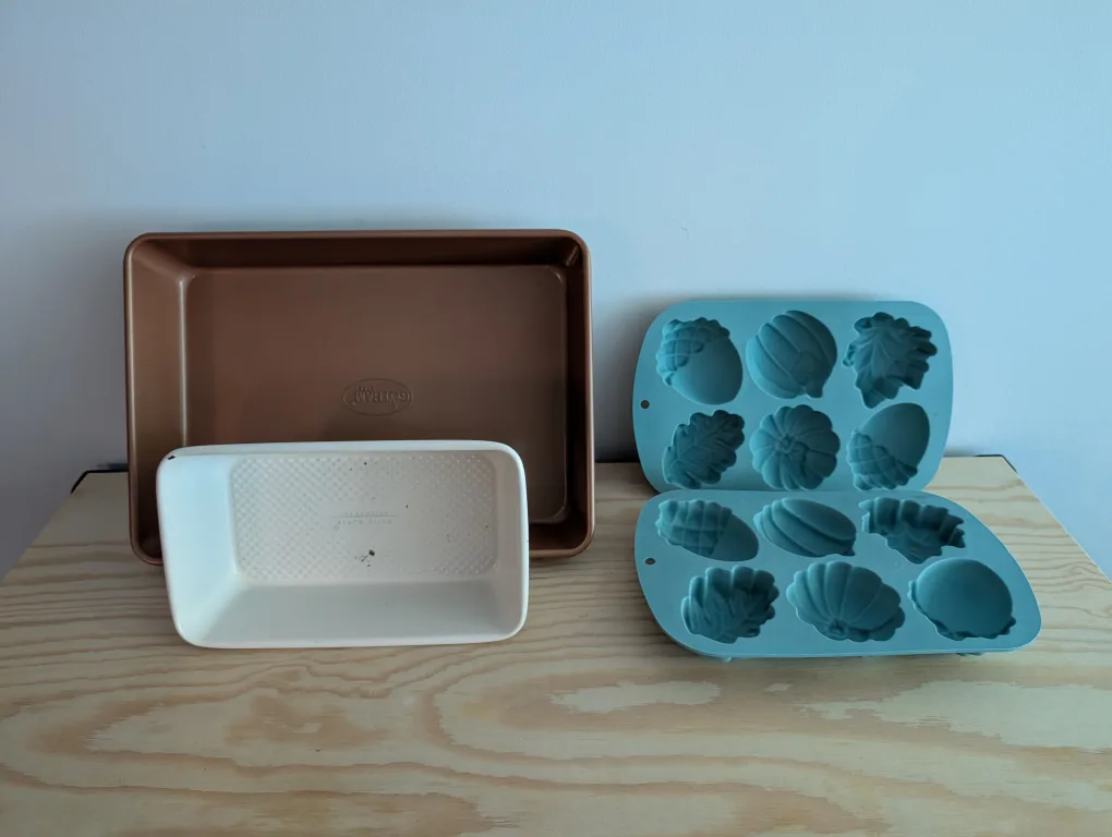 Updated Mixed Kitchenware Lot - Bowls, Jars, Utensils, Mugs etc image indicator(8)