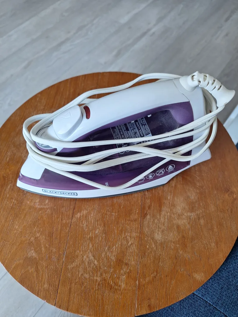 Black+Decker Easy Steam Iron - brand new in original packaging image indicator(6)