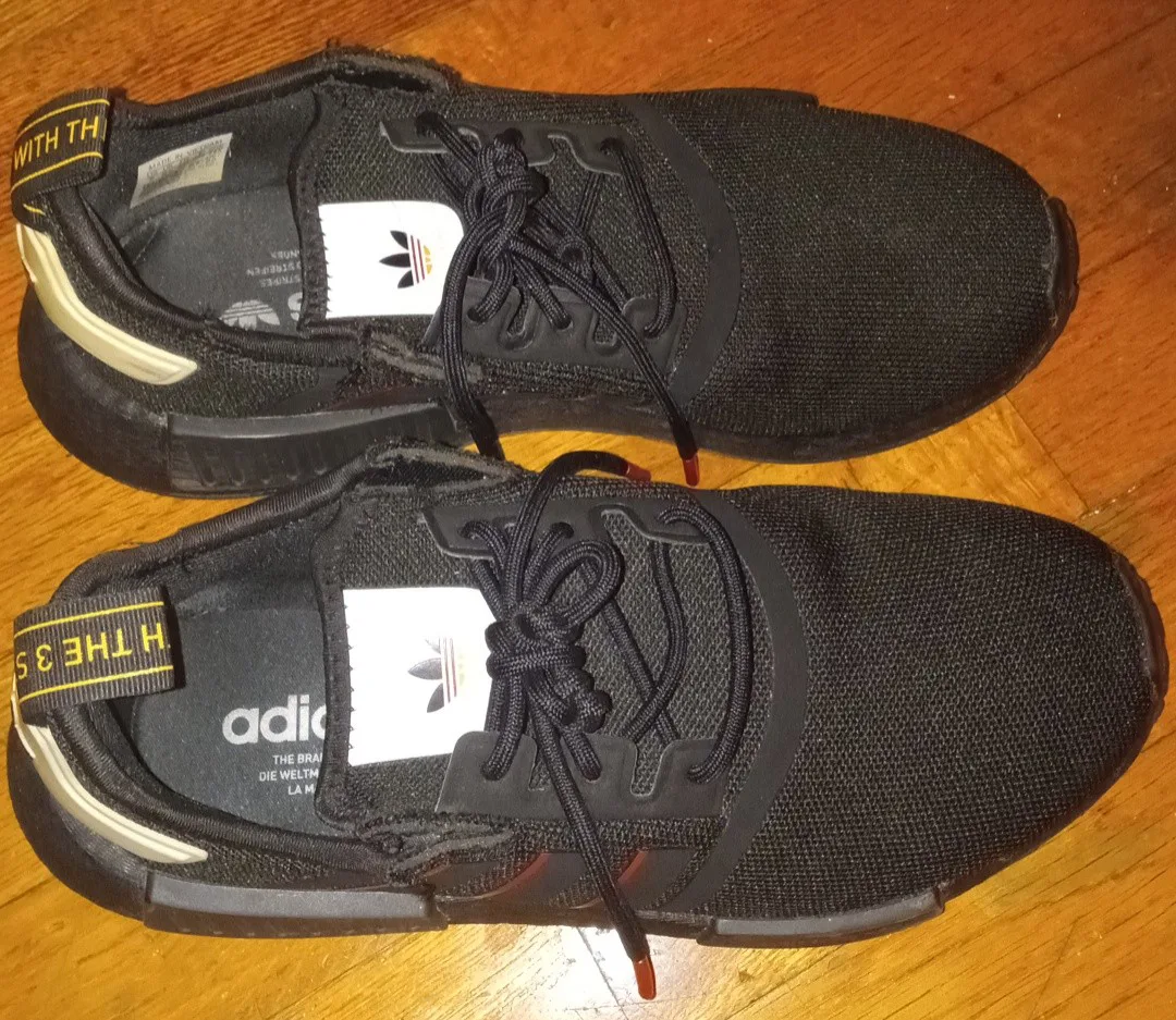 Womens Adidas Sneakers thumbnail
