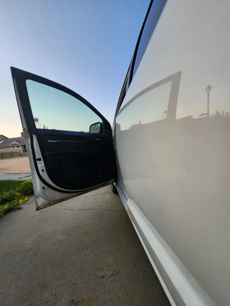 White Dodge Journey SUV - Used image indicator(4)