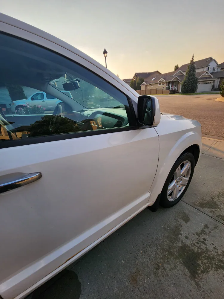 White Dodge Journey SUV - Used image indicator(5)