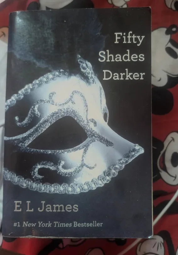 Fifty Shades Darker by E L James thumbnail