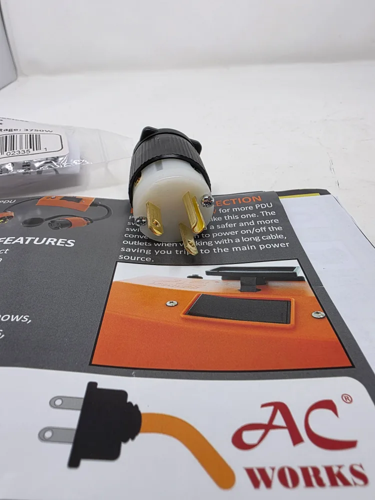NEMA 6-15 Male Plug Assembly 🇨🇦 thumbnail